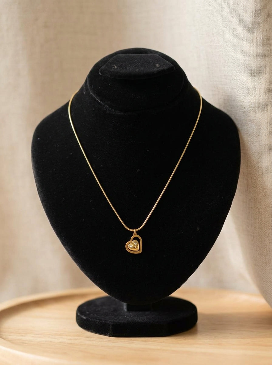 Delicate Heart Charm Gold Pendant Necklace