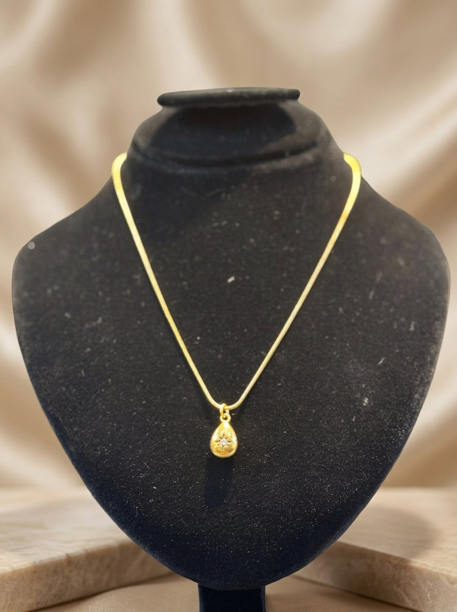Classic Gold Teardrop Pendant Necklace