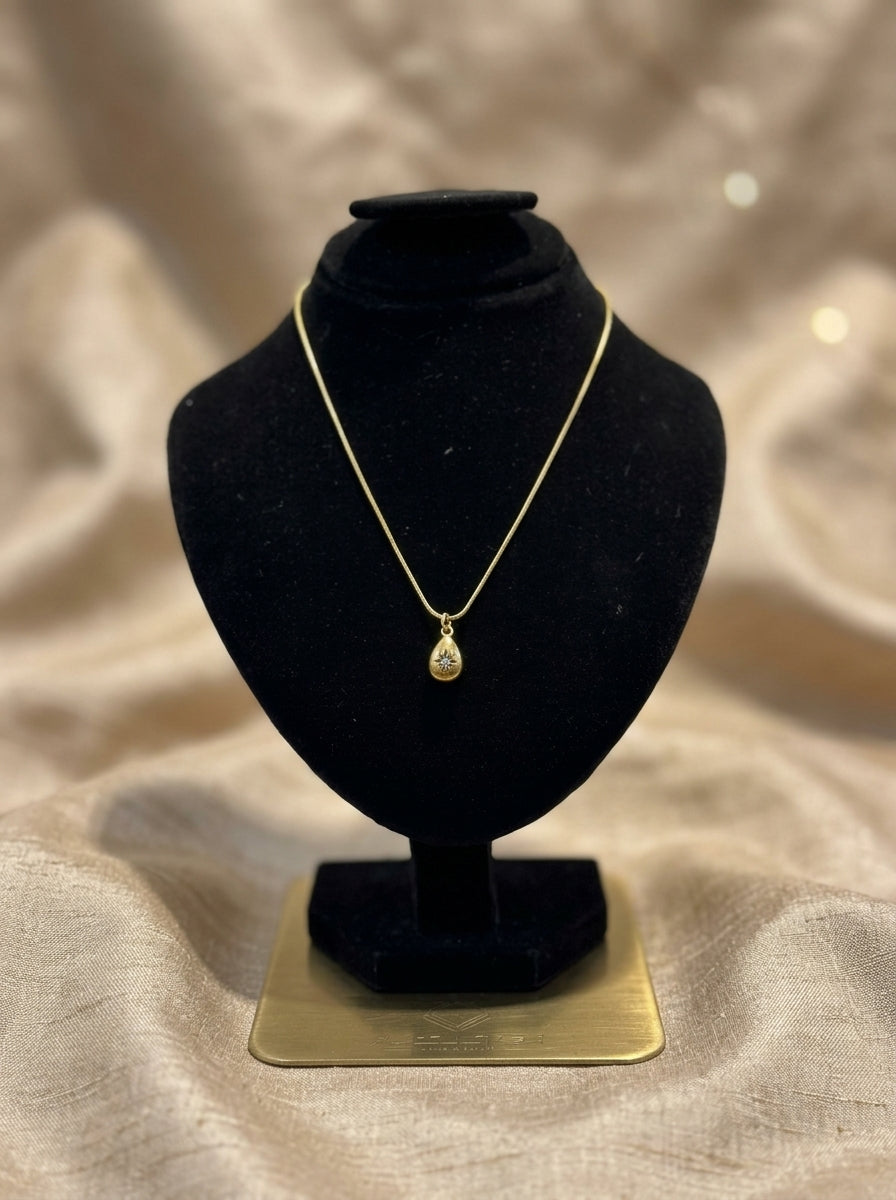 Classic Gold Teardrop Pendant Necklace